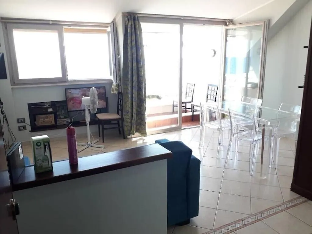 Wonderful Front Sea Apartment Lido di Ostia